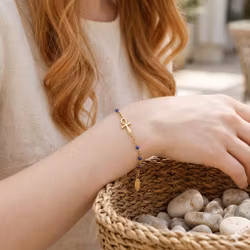 Ankh Armband i Guldpläterat Rostfritt Stål med Mörkblå Detaljer – 17–20 cm