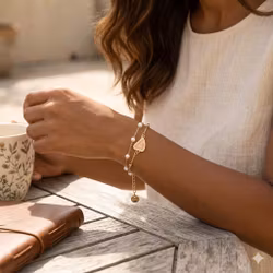 Guldpläterat Armband i Rostfritt Stål med Persikofärgat Hjärta och Pärlor – 17–20 cm