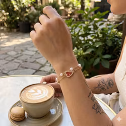 Guldarmband med Pärlor och Rött Hjärta (17–20 cm)