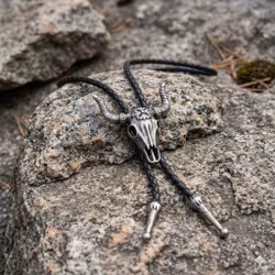 Bolo Tie Tjurskalle – Justerbar Svart