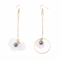 Långa guldfärgade örhängen med blomma