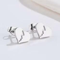 Örhängen Dam Brutet Hjärta Silver 10 m