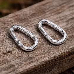 Ovala örhängen i rostfritt stål med organisk form