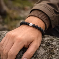 Armband herr natursten svart vit 8 mm