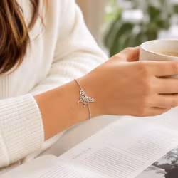 Elegant armband med fjäril i rostfritt stål