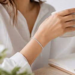 Silverfärgat armband i rostfritt stål med smal snake-design