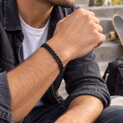 Snyggt svart armband i rostfritt stål