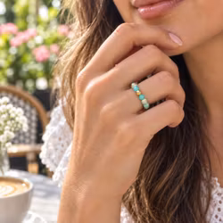 Elastisk ring med turkosa och shoushanpärlor