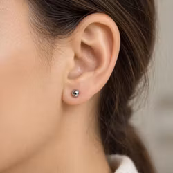 Stilrena örhängen kula silver 4 mm