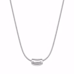 Stilrent halsband med bönformat hänge i silver