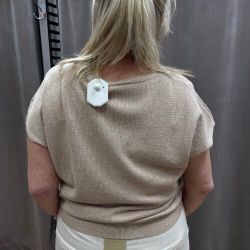 Beige finstickad tröja