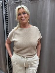 Beige finstickad tröja