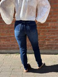 Mörkblå slim fit jeans