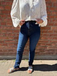 Mörkblå slim fit jeans