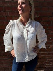 Cremevit blus med pärlor