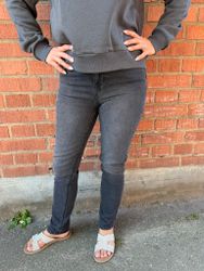Mörkgrå slim fit jeans