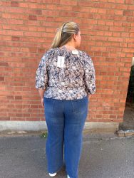 Mönstrad blå blus