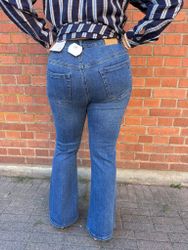 Blå flare slim fit jeans