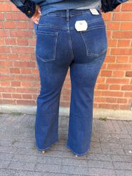 Blå vida jeans med nitar