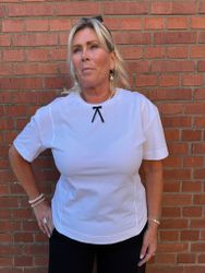 Vit T-shirt med rosett