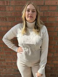 Beige kabelstickad polotröja