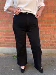 Svarta regular fit jeans