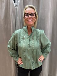 Armygrön blus med spets