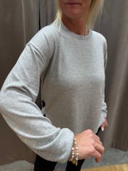 Grå stickad tröja med strass