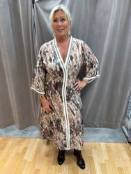 Brun/beige mönstrad klänning