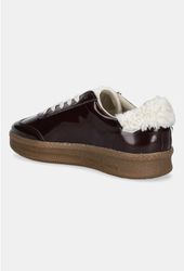 Vinröda sneakers med teddydetaljer