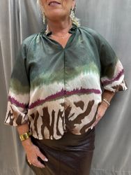 Grön mönstrad batik blus