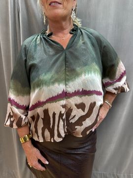Grön mönstrad batik blus
