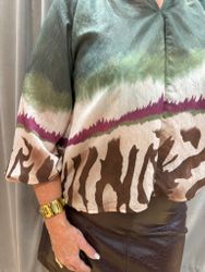 Grön mönstrad batik blus