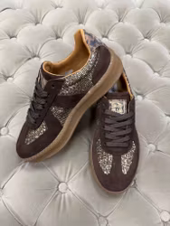 Bruna mockasneakers med guldglitter