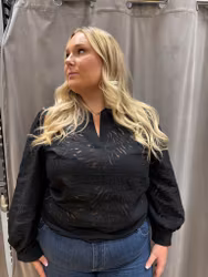 Svart transparent blus med mönster
