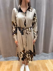 Beige skjortklänning med blommönster