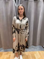 Beige skjortklänning med blommönster