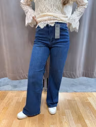 Mörkblå jeans med rak passform