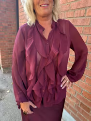 Vinröd volangblus