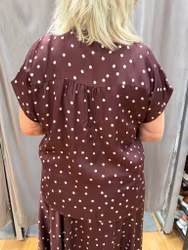 Vinröd/bordeaux prickig blus
