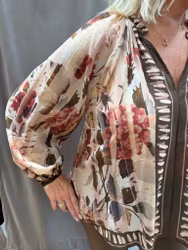 Bohemisk rosa/brun blommig blus