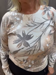 Mönstrad tröja med strassdetaljer