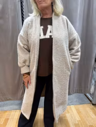 Lång ljusbeige kofta
