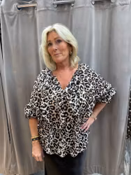 Ljus Leopard volangblus