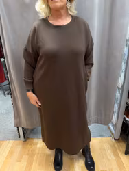 Brun mjukisklänning