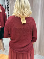 Bordeaux glesstickad tröja med kort ärm