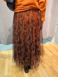 Mörkorange tyllkjol med leopardmönster