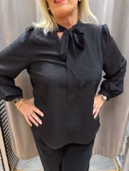 Svart blus med strass och knytband