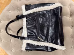 Väska – Svart shopper med teddy-detaljer