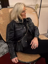 Skinnjacka med nitar